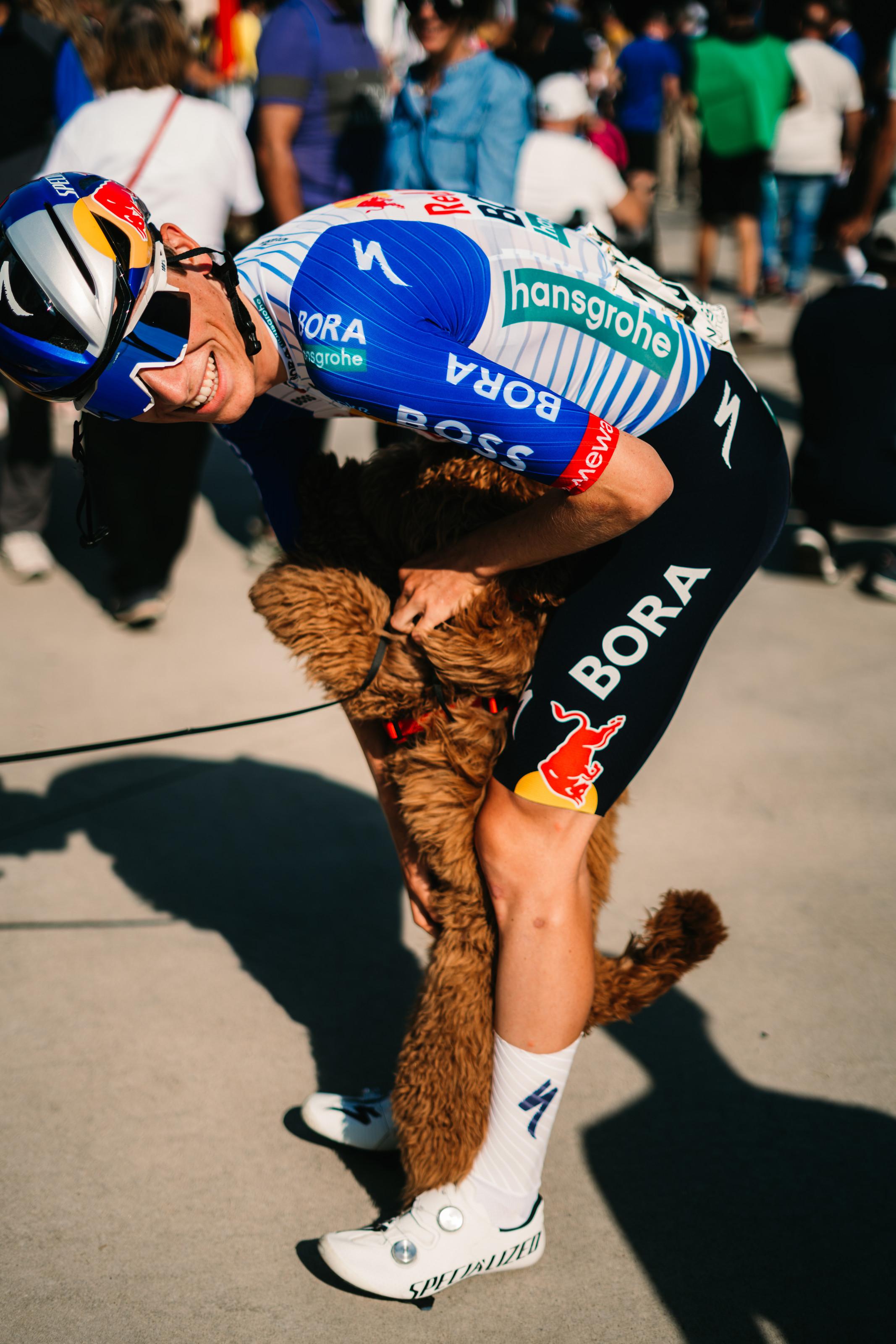Gustave Blanc petting a dog before a race start