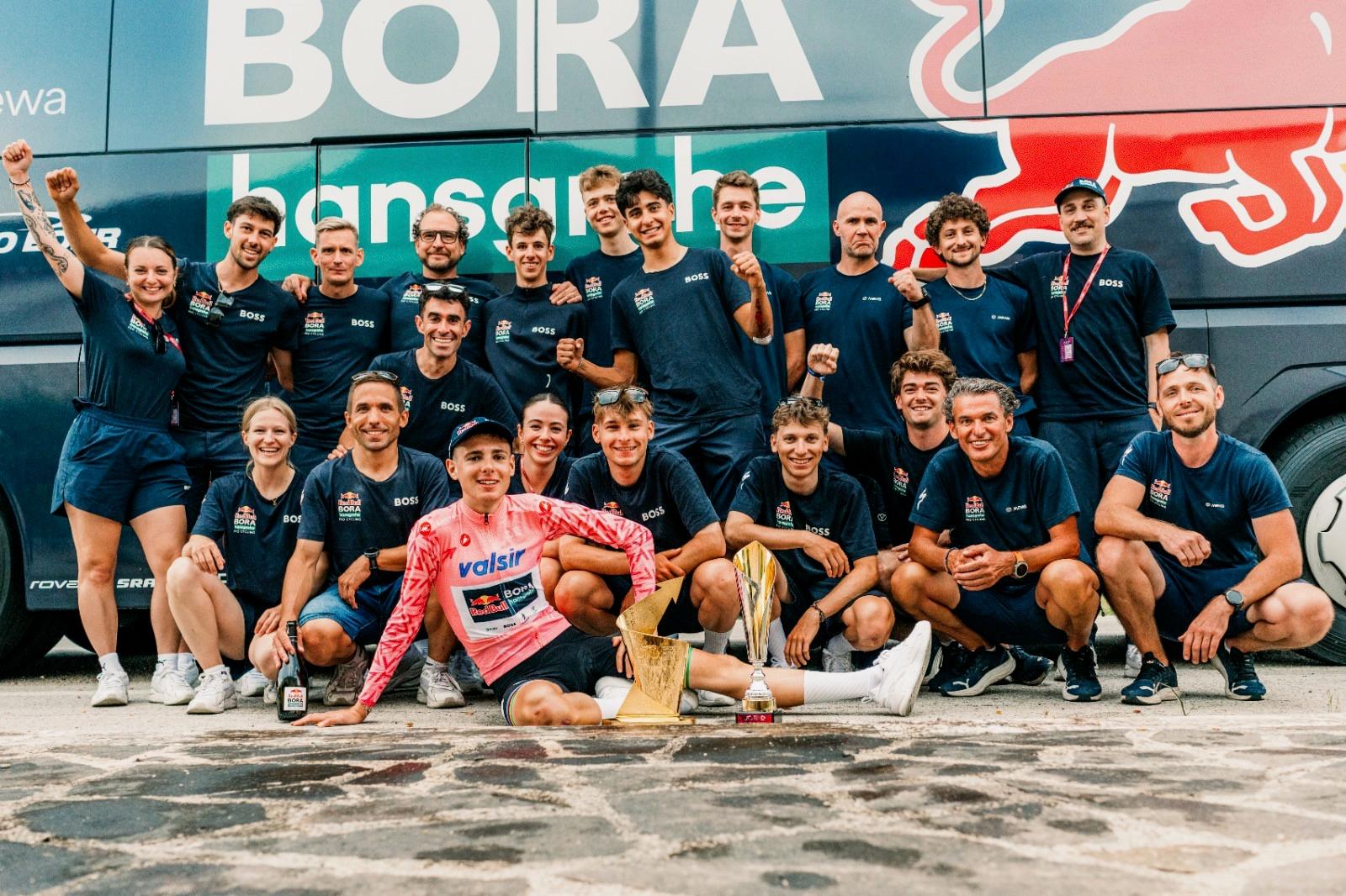 Gustave Blanc and the Red Bull – BORA – hansgrohe Rookies team celebrate the Giro Next Gen win: pink jersey for Lorenzo Finn, team classification