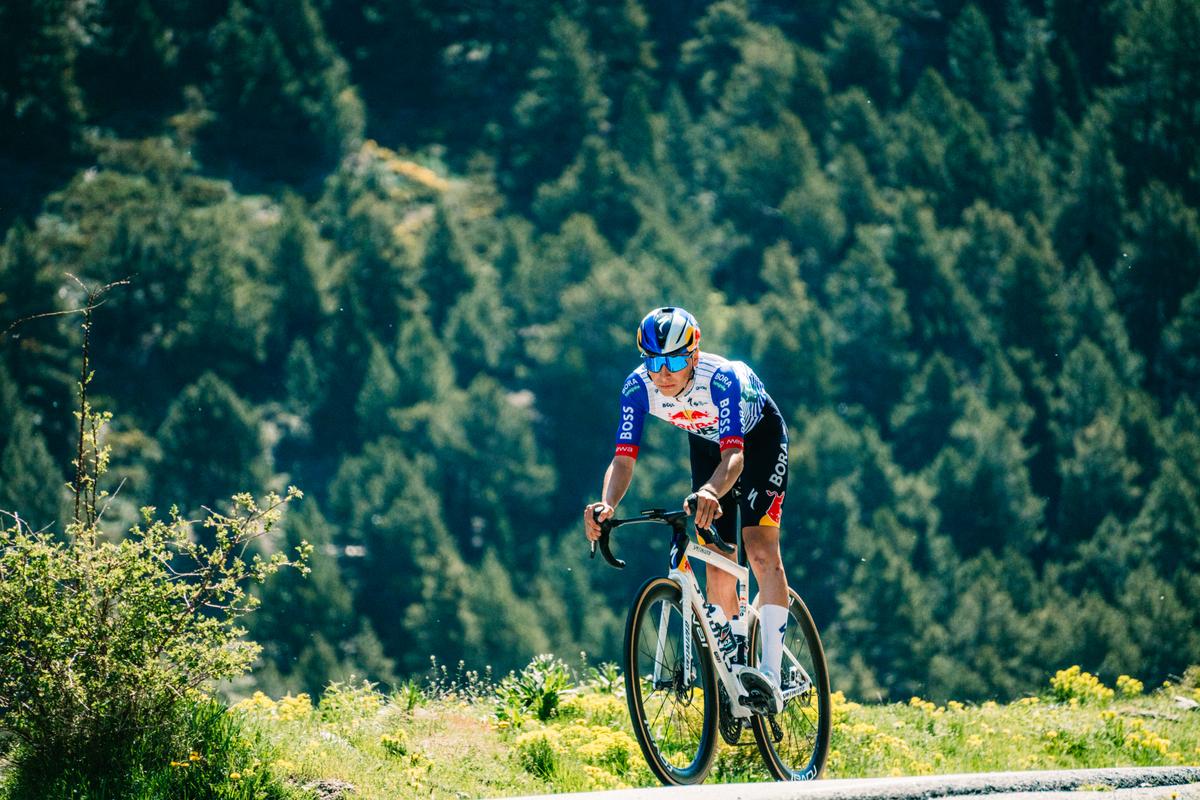 Gustave Blanc out of the saddle on a forested climb